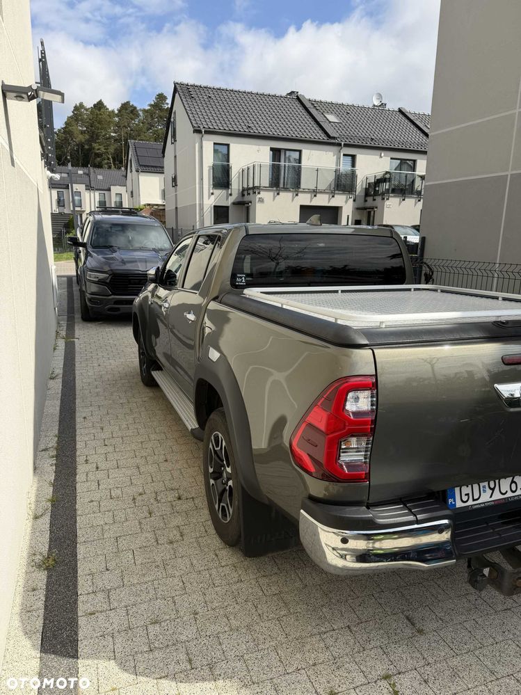 Toyota Hilux - 2