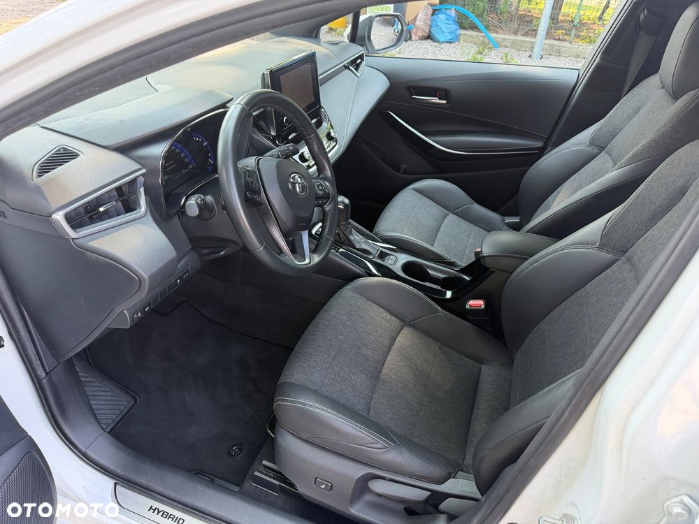 Toyota Corolla 2.0 Hybrid Executive - 13