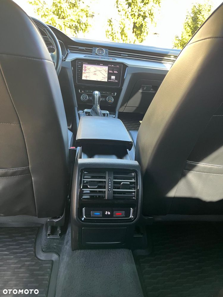Volkswagen Passat - 12