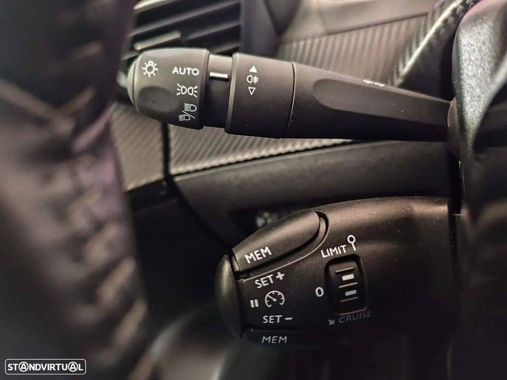 Peugeot 2008 1.2 PureTech Allure Pack - 11