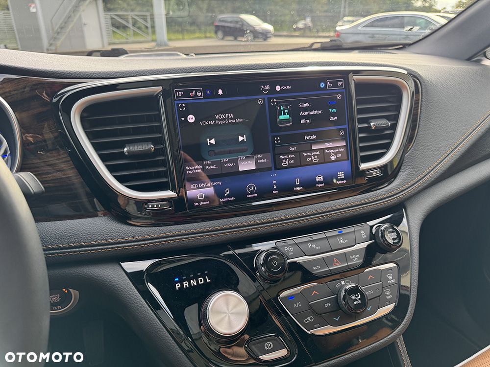 Chrysler Pacifica - 32