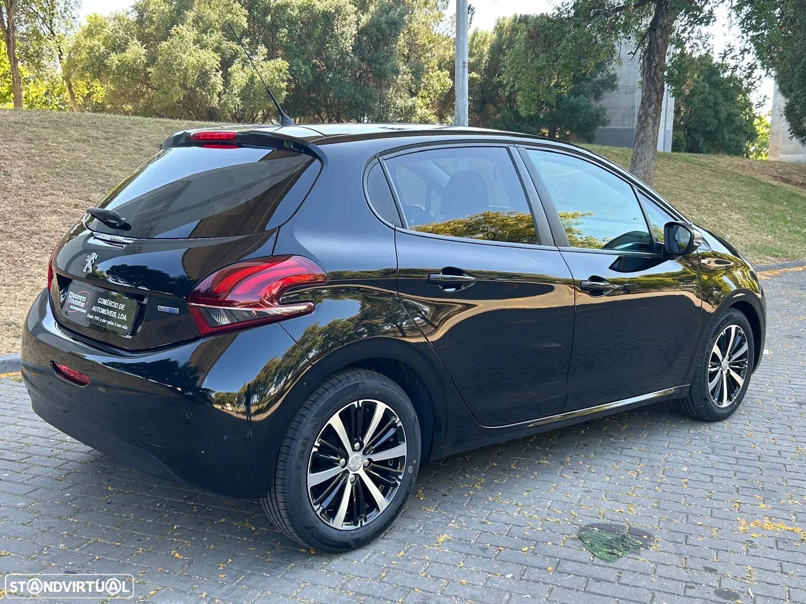 Peugeot 208 1.6 BlueHDi Style - 5