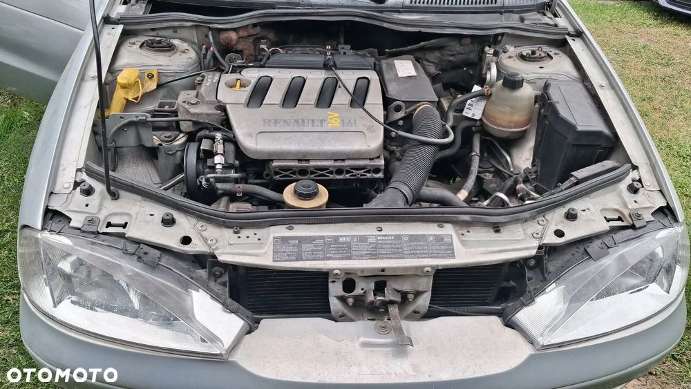Renault Megane 1.6 - 6