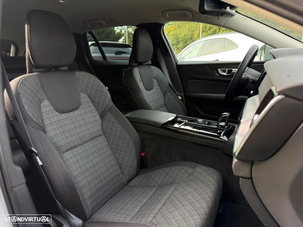 Volvo V60 2.0 T6 AWD TE Essential - 19