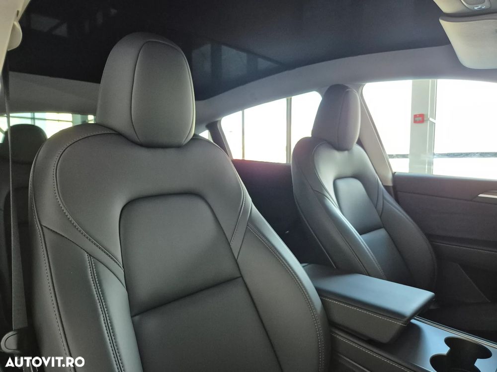 Tesla Model Y Long Range Dual Motor AWD - 13