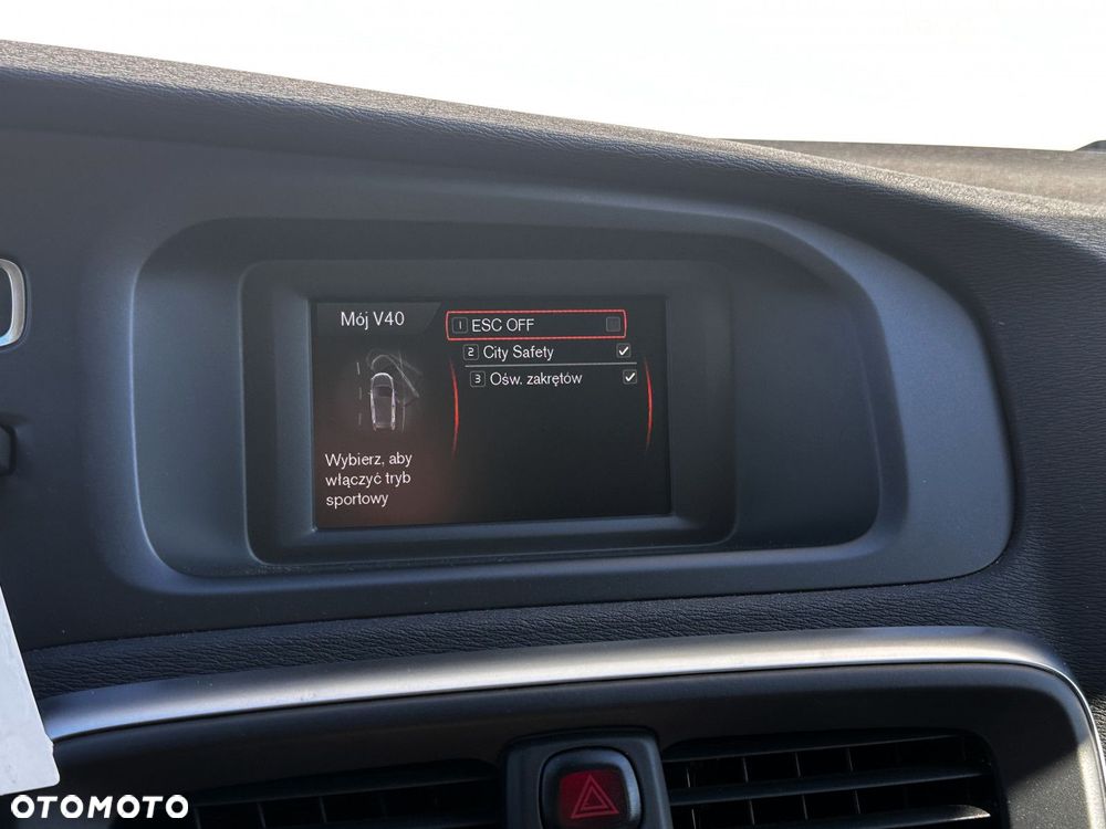 Volvo V40 - 24