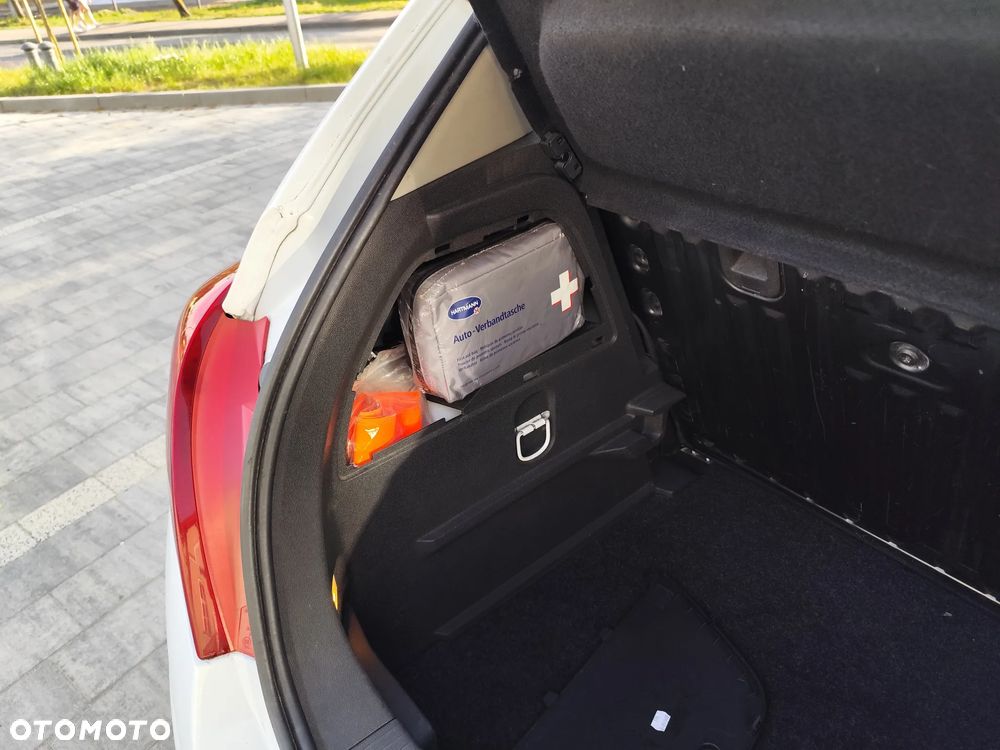 Opel Corsa 1.2 16V Cosmo - 12