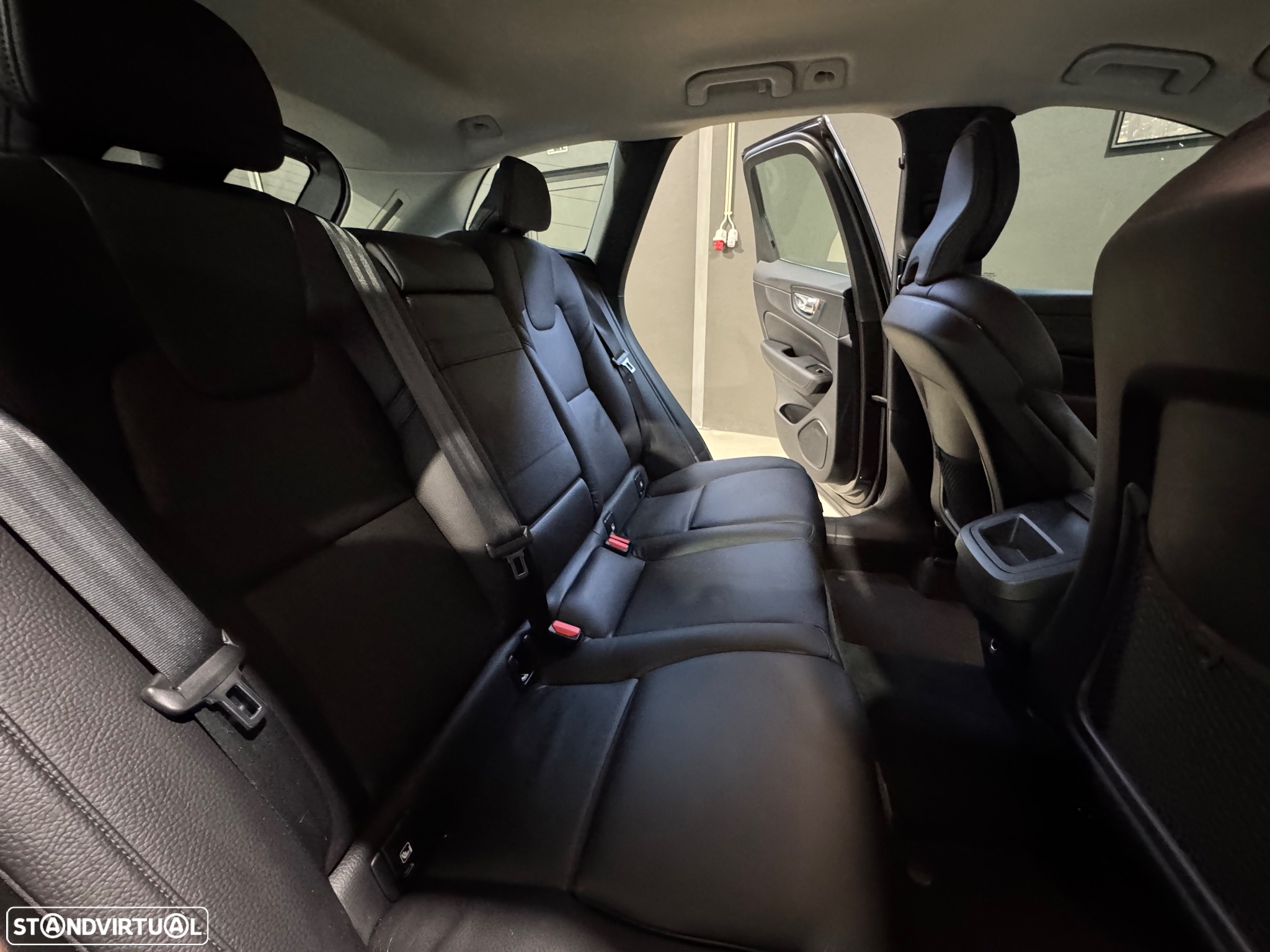 Volvo XC 60 2.0 D4 Inscription Geartronic - 28