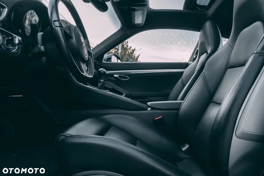 Porsche 911 Carrera 4S - 12