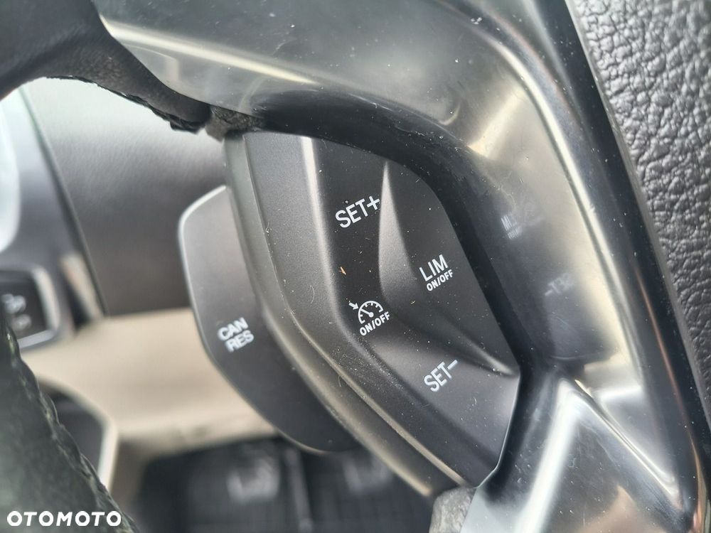 Ford Tourneo Custom - 14
