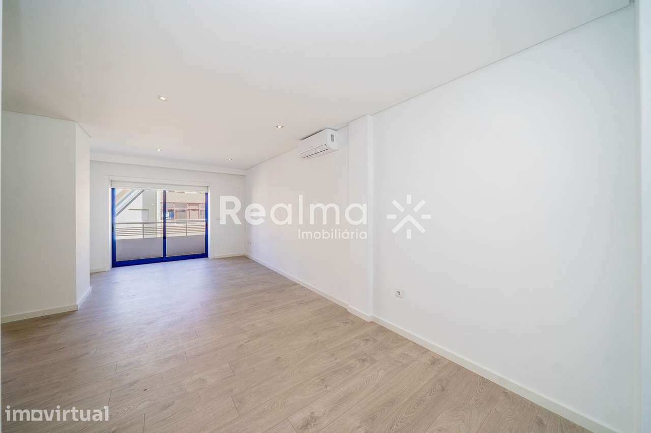 Apartamento T2 Renovado - S.José de S.Lazaro - Grande imagem: 5/37