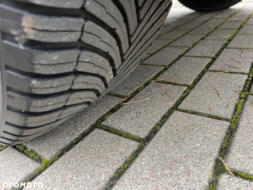 Ford Kuga 1.5 EcoBoost 2x4 ST-Line - 16