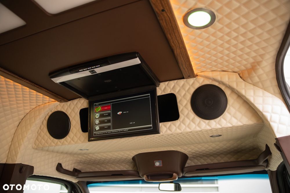 Mercedes-Benz Sprinter - 32