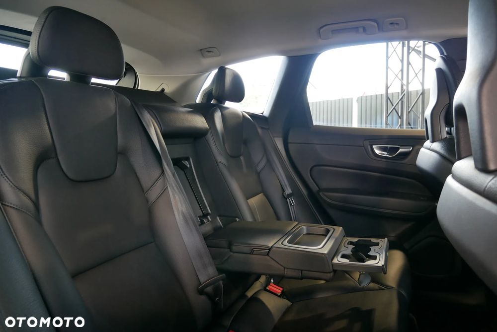 Volvo XC 60 B4 D Momentum Pro - 15