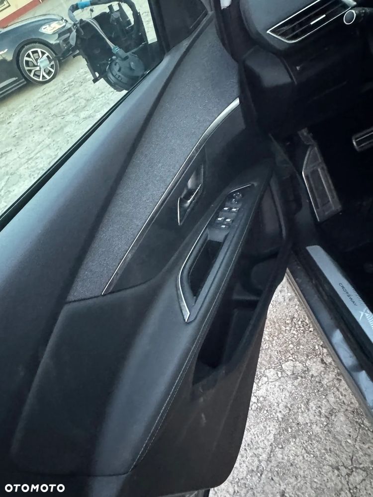 Peugeot 3008 PureTech 130 Stop & Start GPF EAT8 Roadtrip - 16