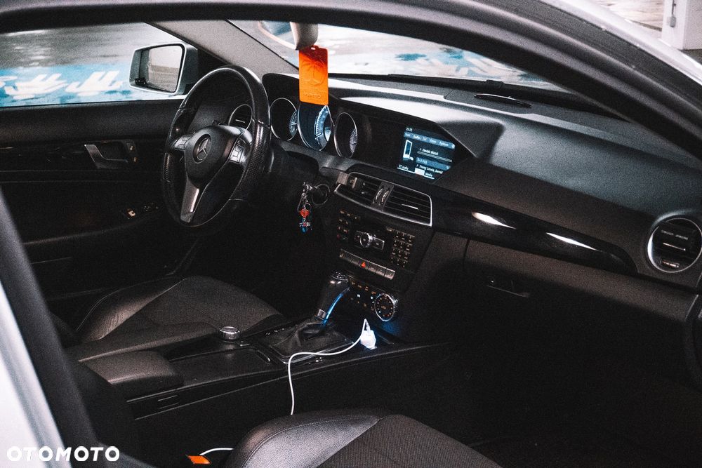 Mercedes-Benz Klasa C 180 BlueEFFICIENCY 7G-TRONIC - 14