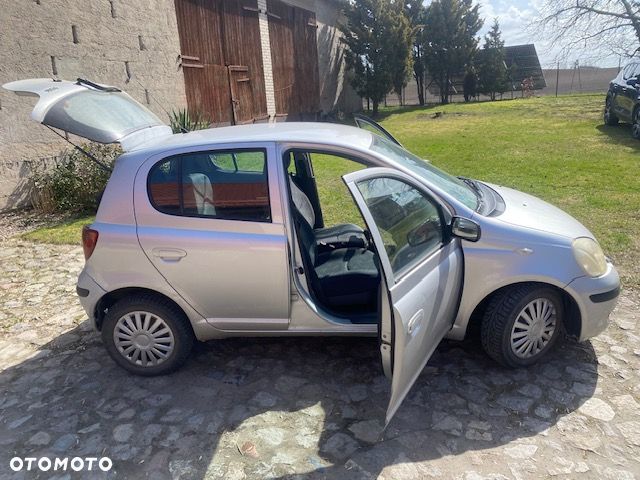 Toyota Yaris 1.0 Base - 2