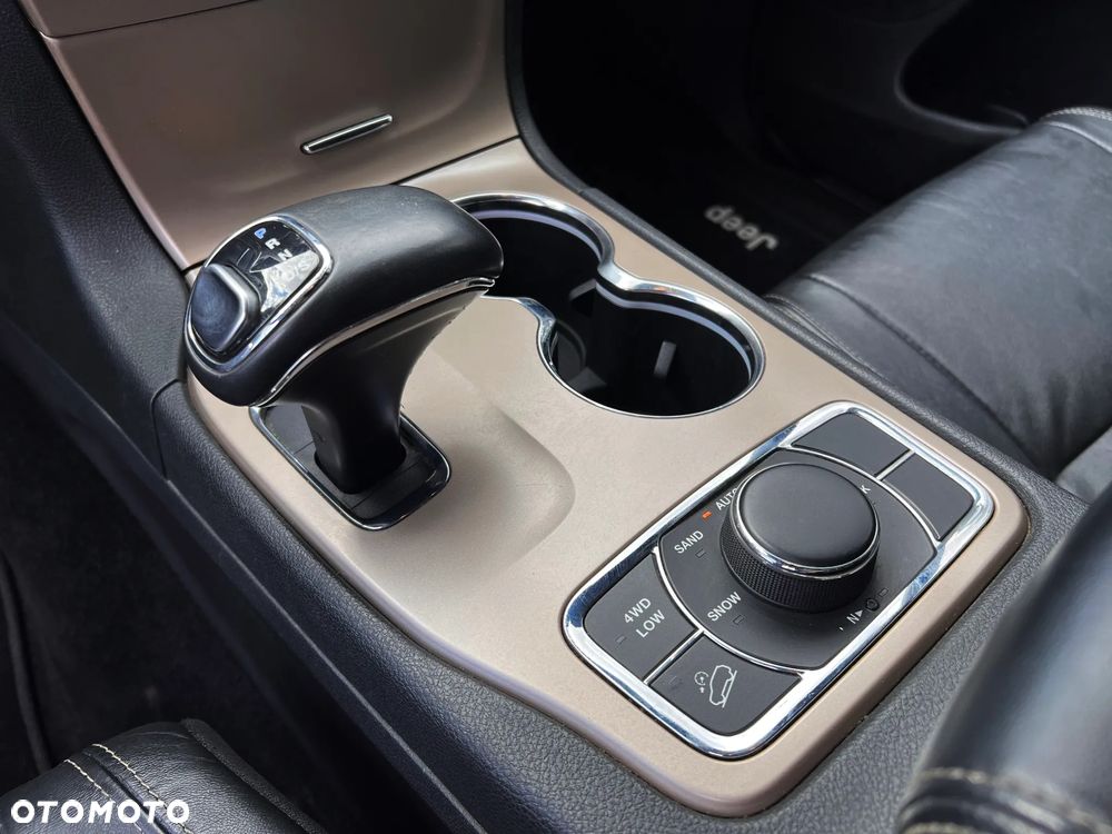 Jeep Grand Cherokee - 8