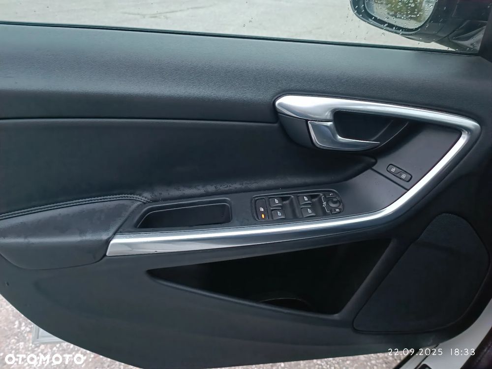 Volvo V60 Cross Country - 27