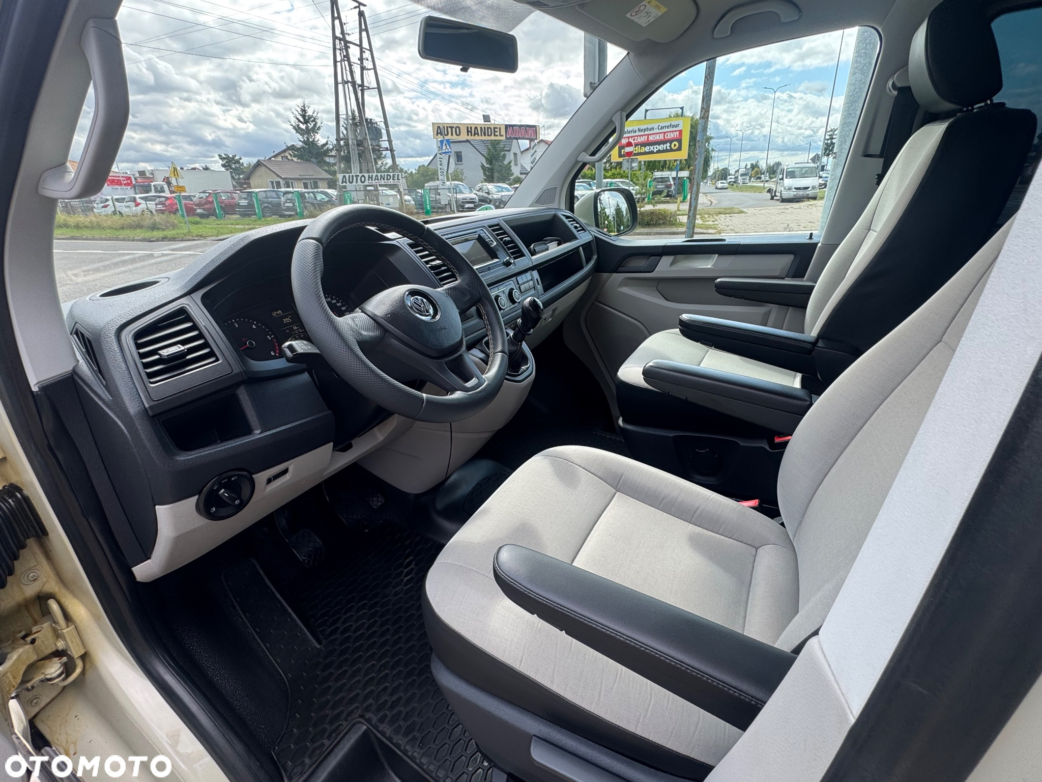 Volkswagen Caravelle 2.0 TDI L1 Highline - 17