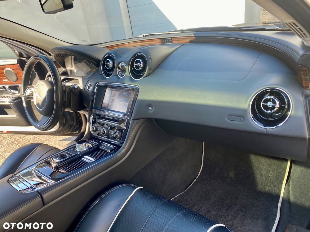 Jaguar XJ 3.0 T LWB AWD Portfolio - 24