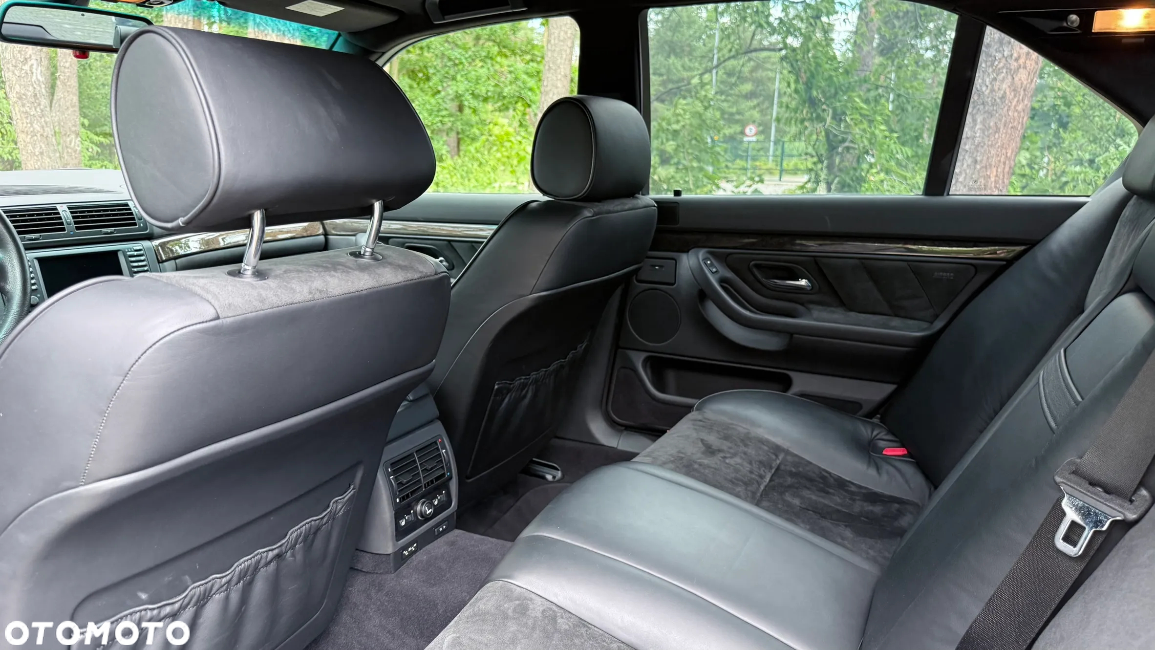 BMW Seria 7 740i - 32