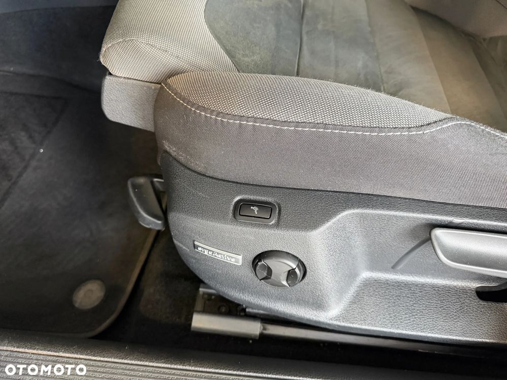 Volkswagen Golf 1.6 TDI BMT Comfortline - 13