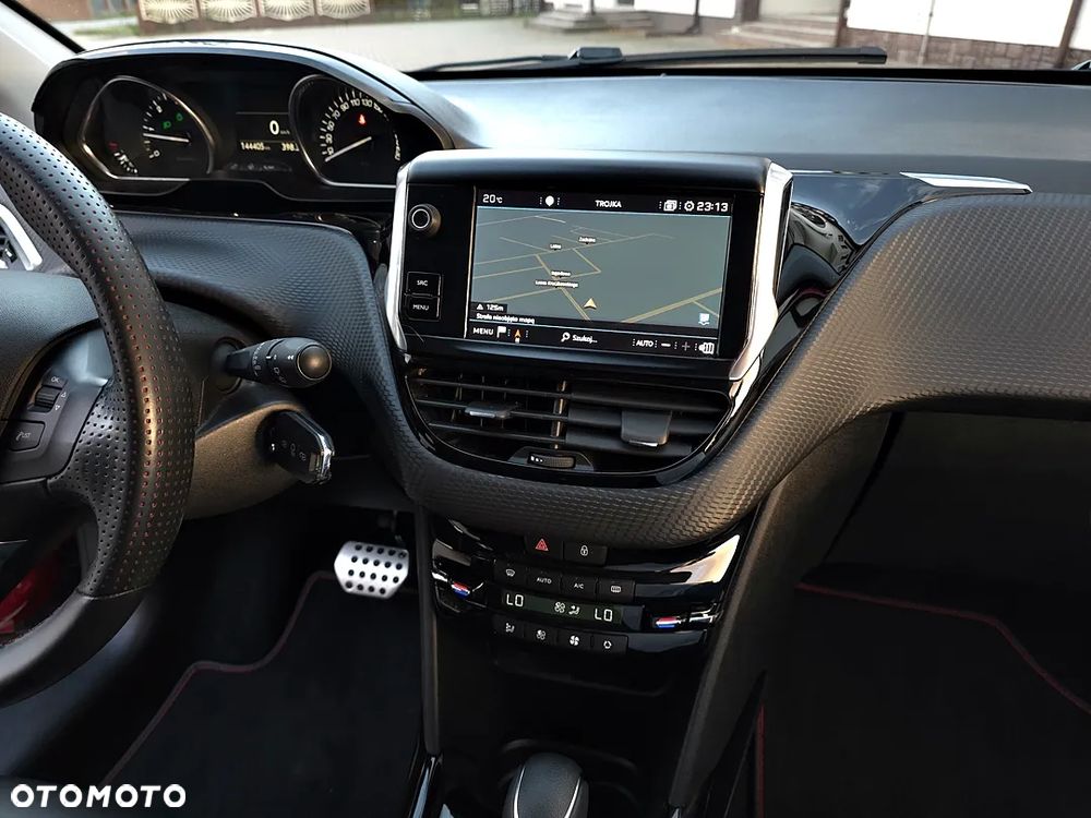 Peugeot 2008 BlueHDi 120 EAT6 Black Edition - 28