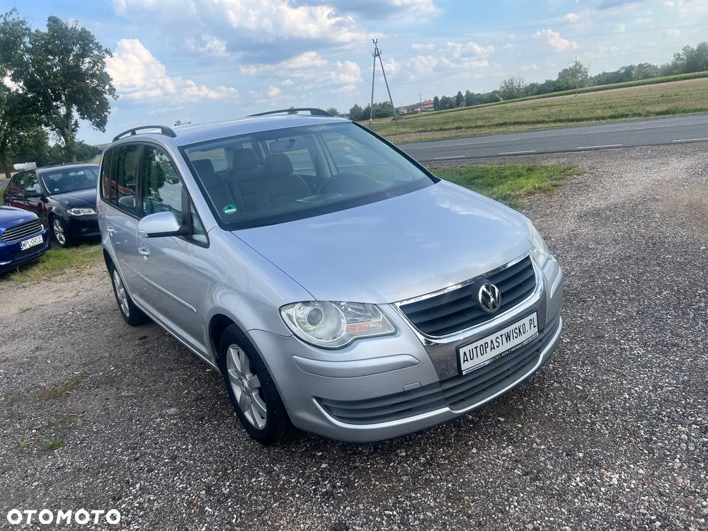 Volkswagen Touran - 1