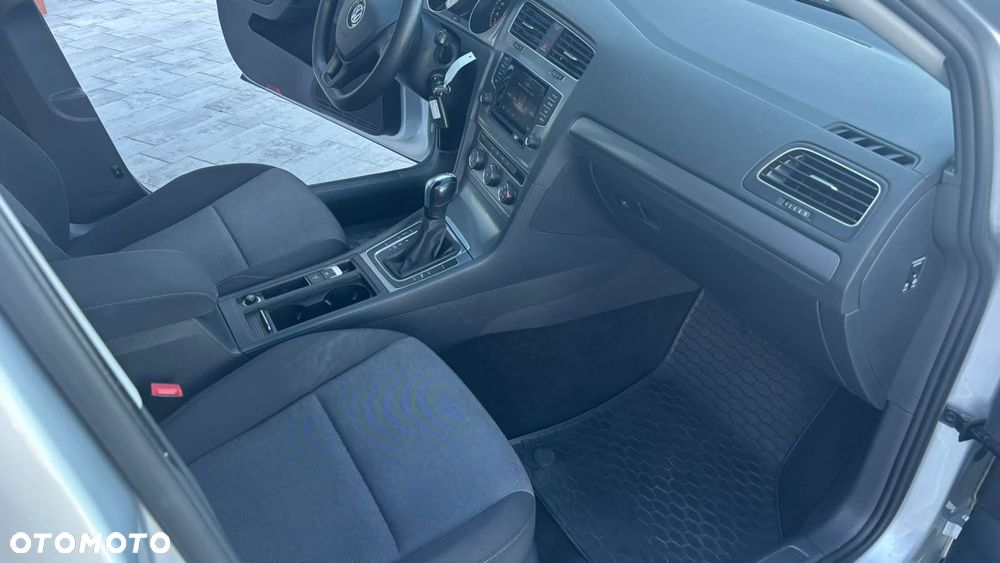 Volkswagen Golf 1.6 TDI Trendline DSG - 16