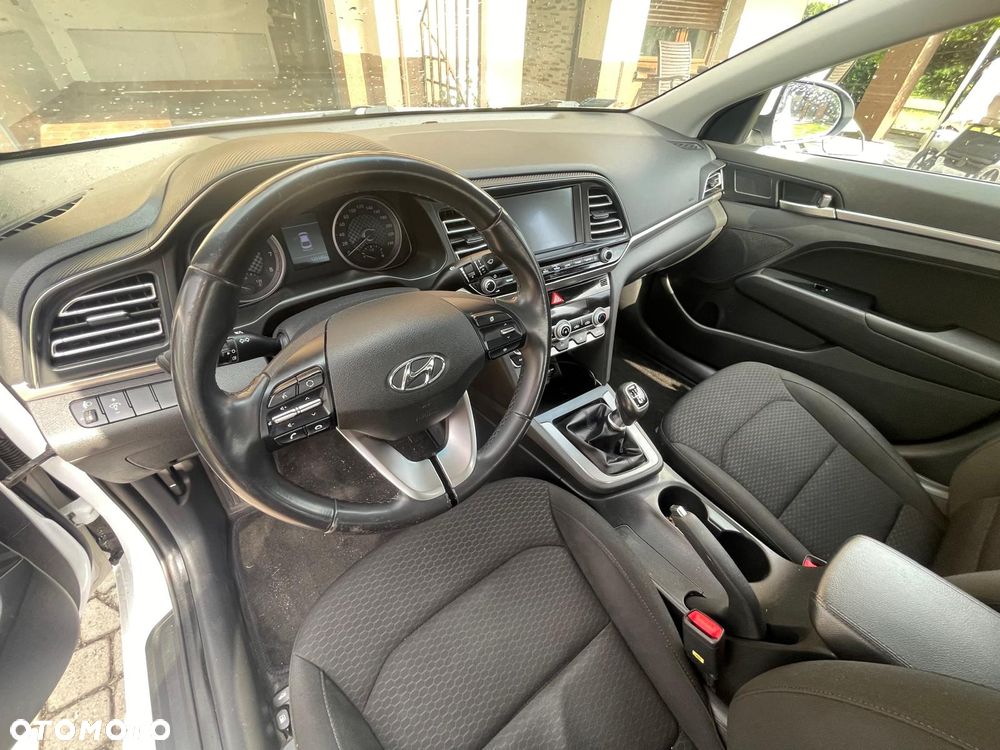 Hyundai Elantra 1.6 Comfort - 6