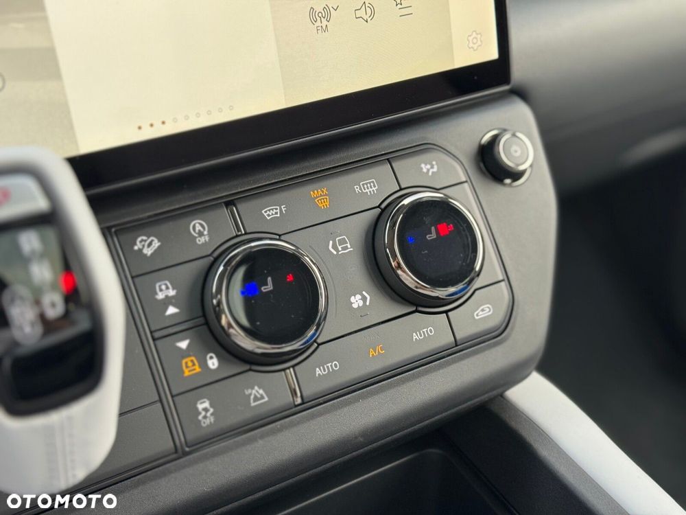 Land Rover Defender - 24