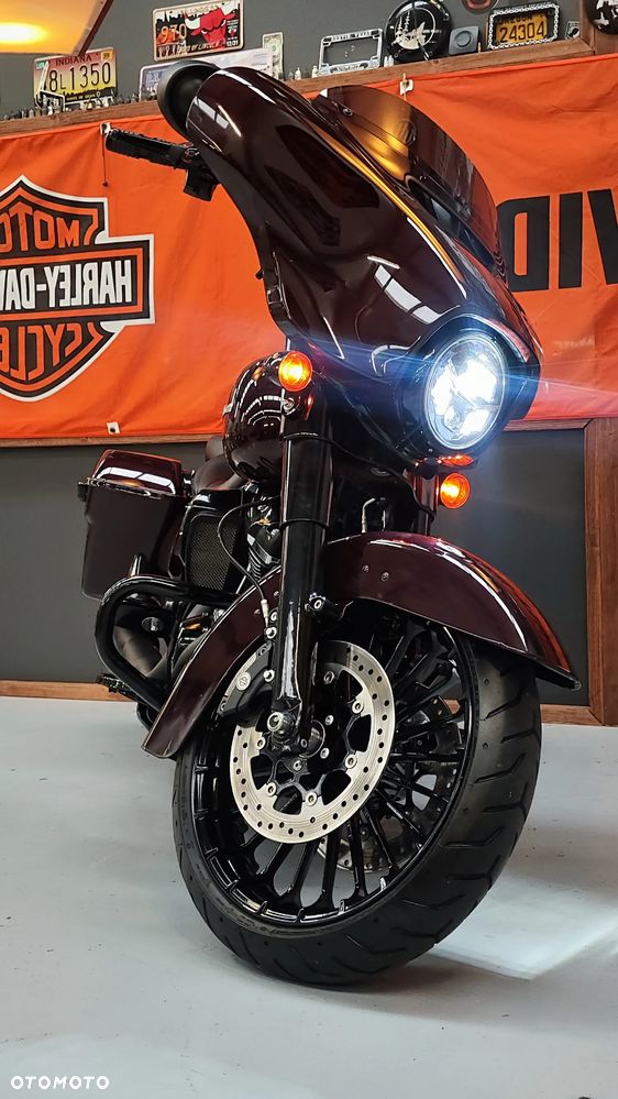 Harley-Davidson Touring Street Glide - 32