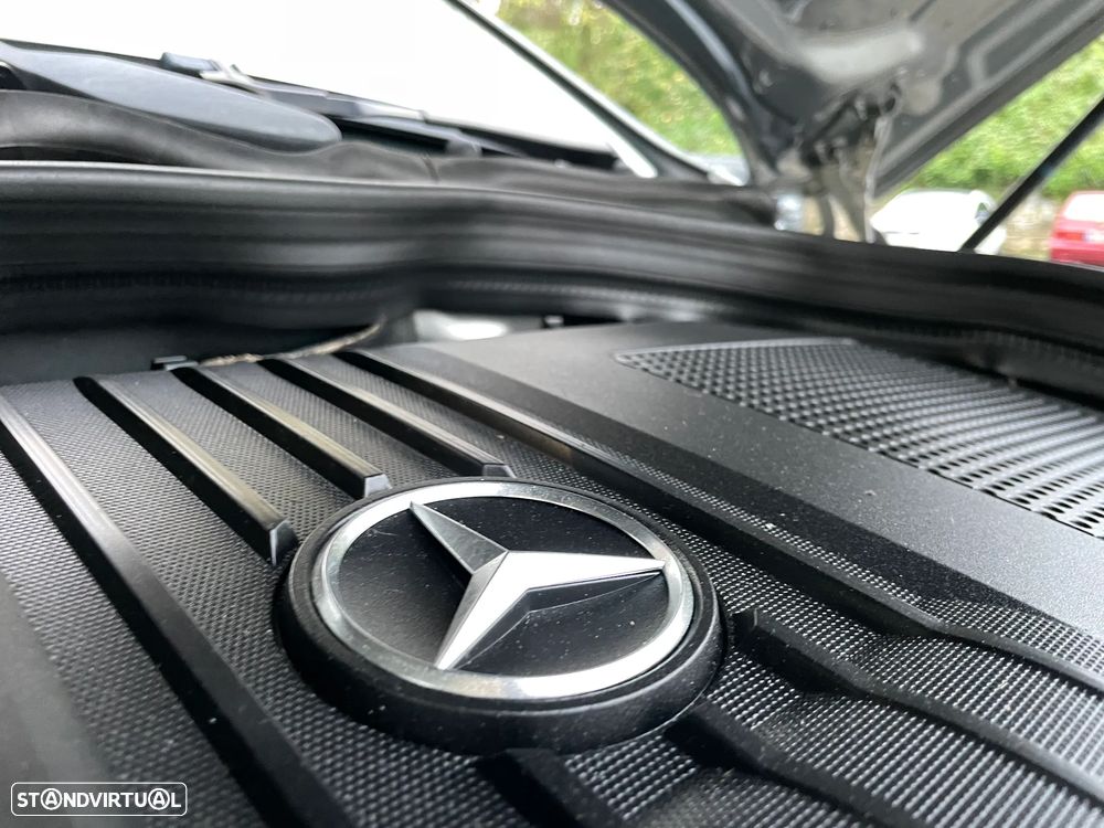 Mercedes-Benz E 300 Bluetec Hybrid Avantgarde - 48