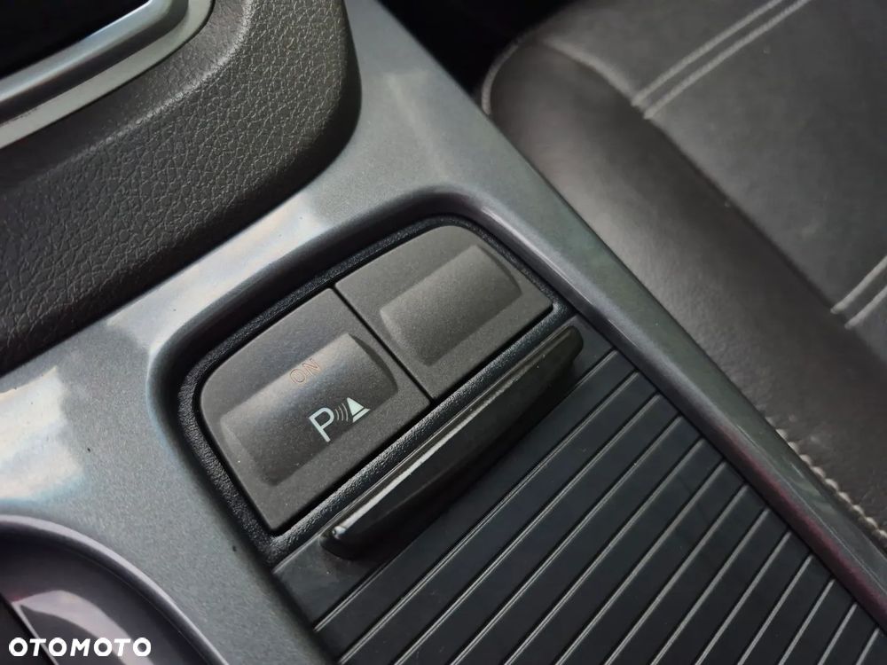 Ford Kuga 2.0 TDCi 2x4 Titanium - 23