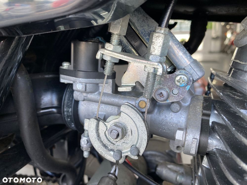 Suzuki DR - 19