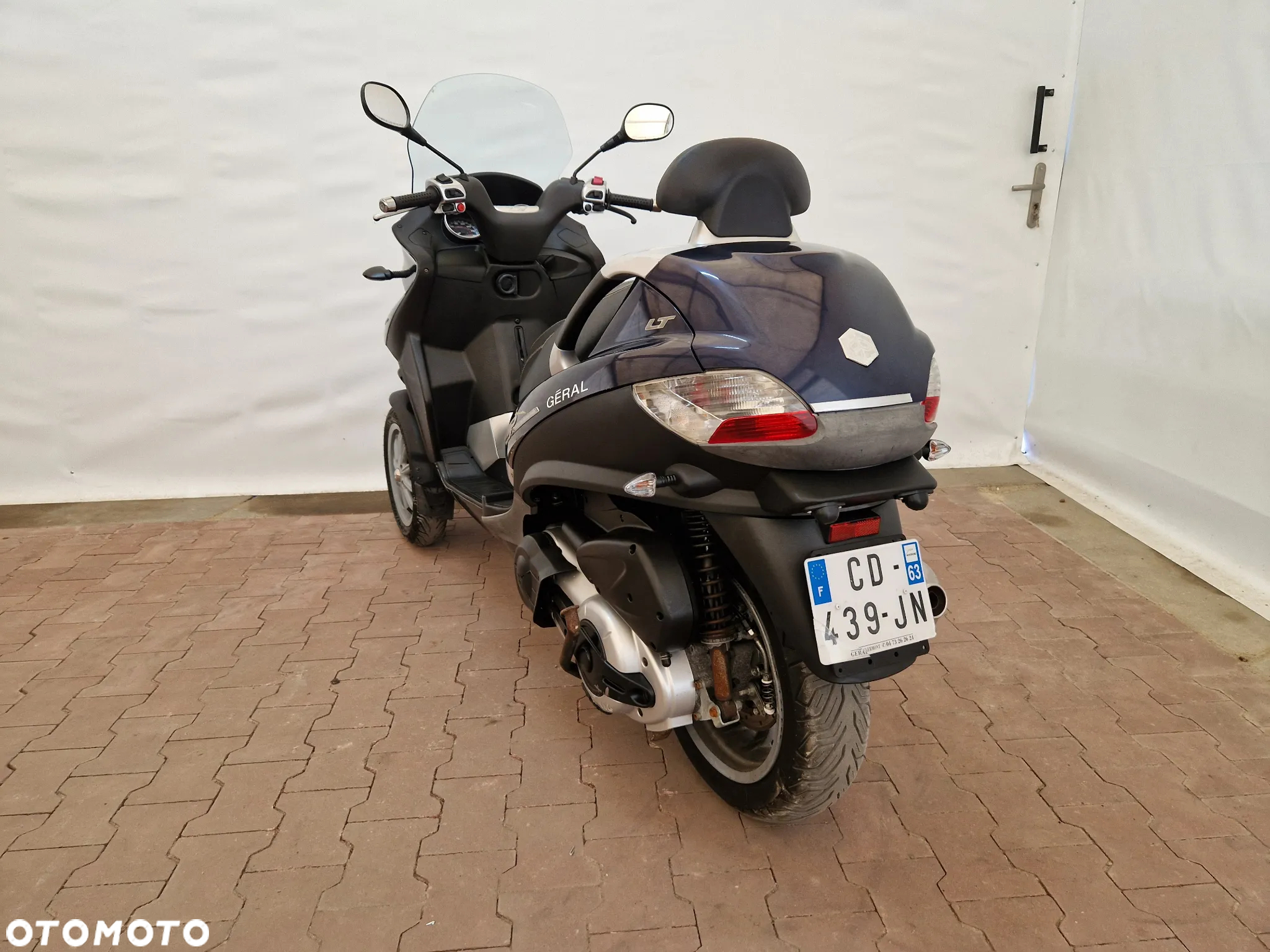 Piaggio MP-3 - 13