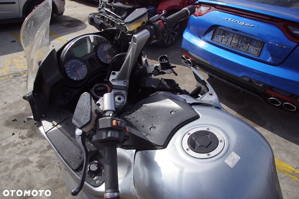 Motocykl na części - Kawasaki GTR 1400 1352 cm³ 155 KM 2011R Silnik Skrzynia Siedzenie Laga Koło Licznik Lampa Bagażnik Owiewka Manetka Amortyzator Sterownik Moduł - 8