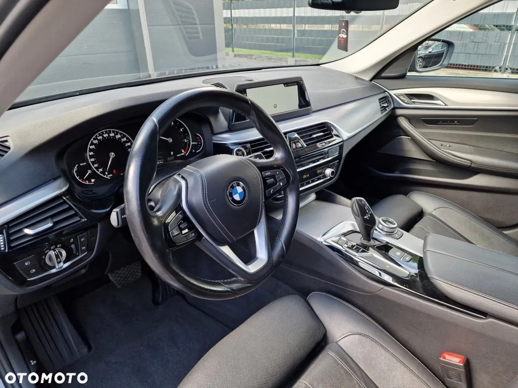 BMW Seria 5 530d Touring Sport Line - 21