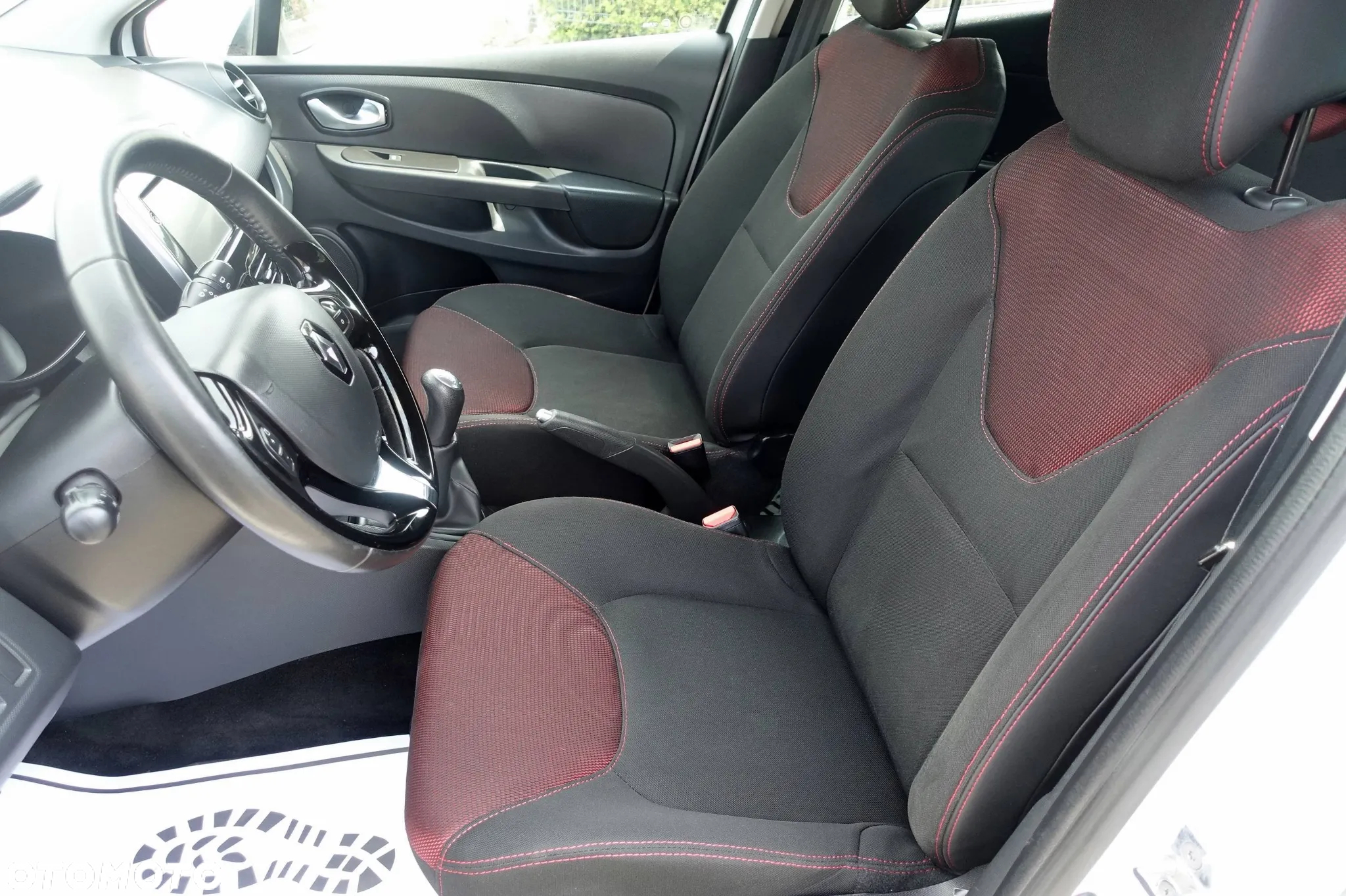 Renault Clio 1.2 16V 75 Expression - 10