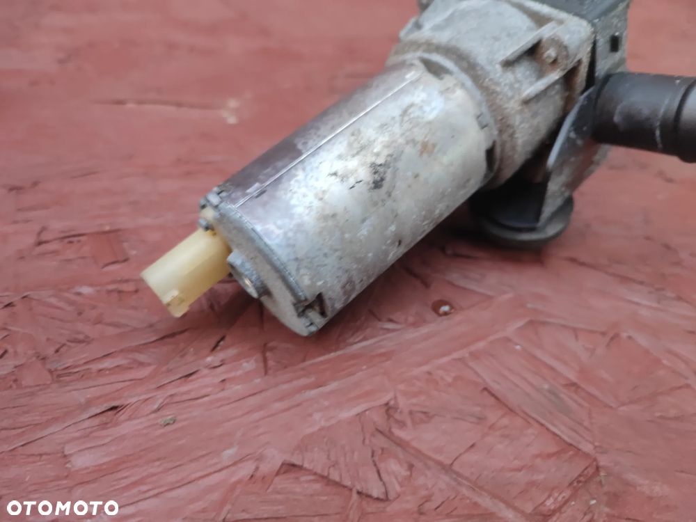 BMW E81 / E82 / E87 / E90 / E92 / E84 / E88 / E93 ORYGINALNA DODATKOWA POMPA WODY / ELEKTRYCZNA POMPA WODY NAGRZEWNICY O NR.  64 11 6 928 246 OEM W BARDZO DOBRYM STANIE - 9