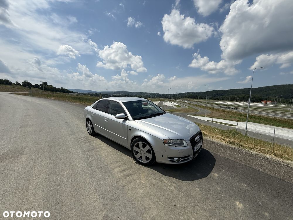 Audi A4 Limousine - 1