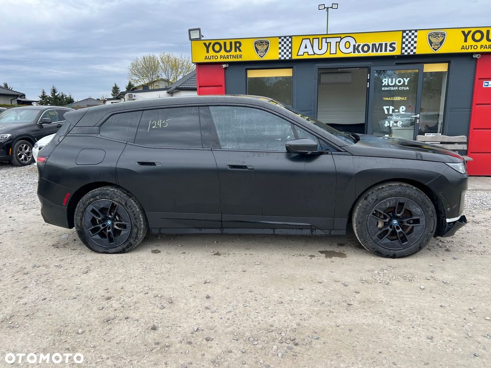 BMW iX xDrive50 - 10
