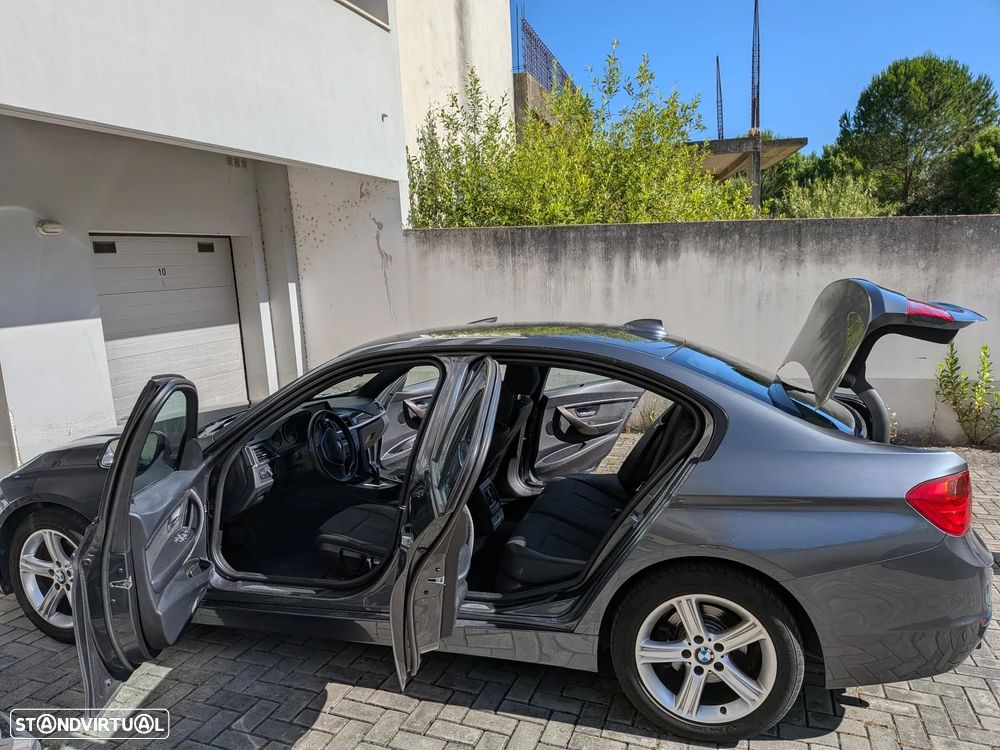 BMW 320 d LifeStyle Auto - 9