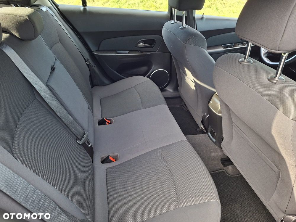 Chevrolet Cruze 1.6 LS+ - 17