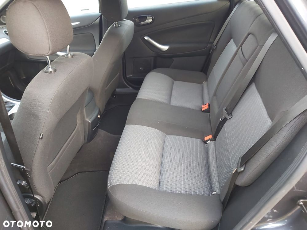 Ford Mondeo 1.8 TDCi Trend - 13