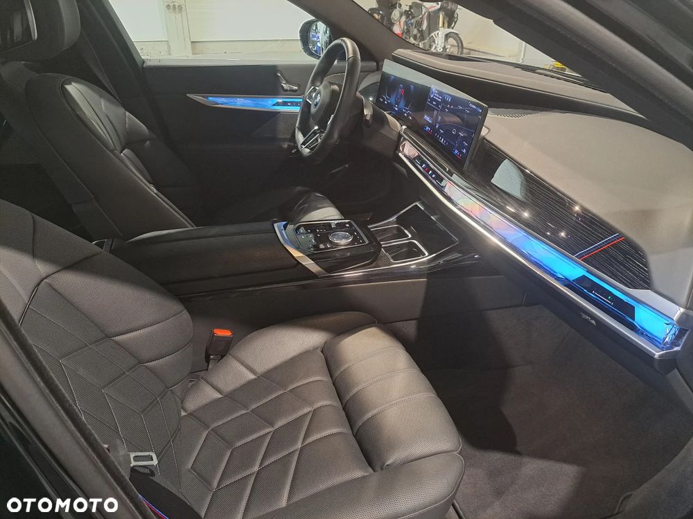 BMW i7 105.7kWh xDrive60 - 12