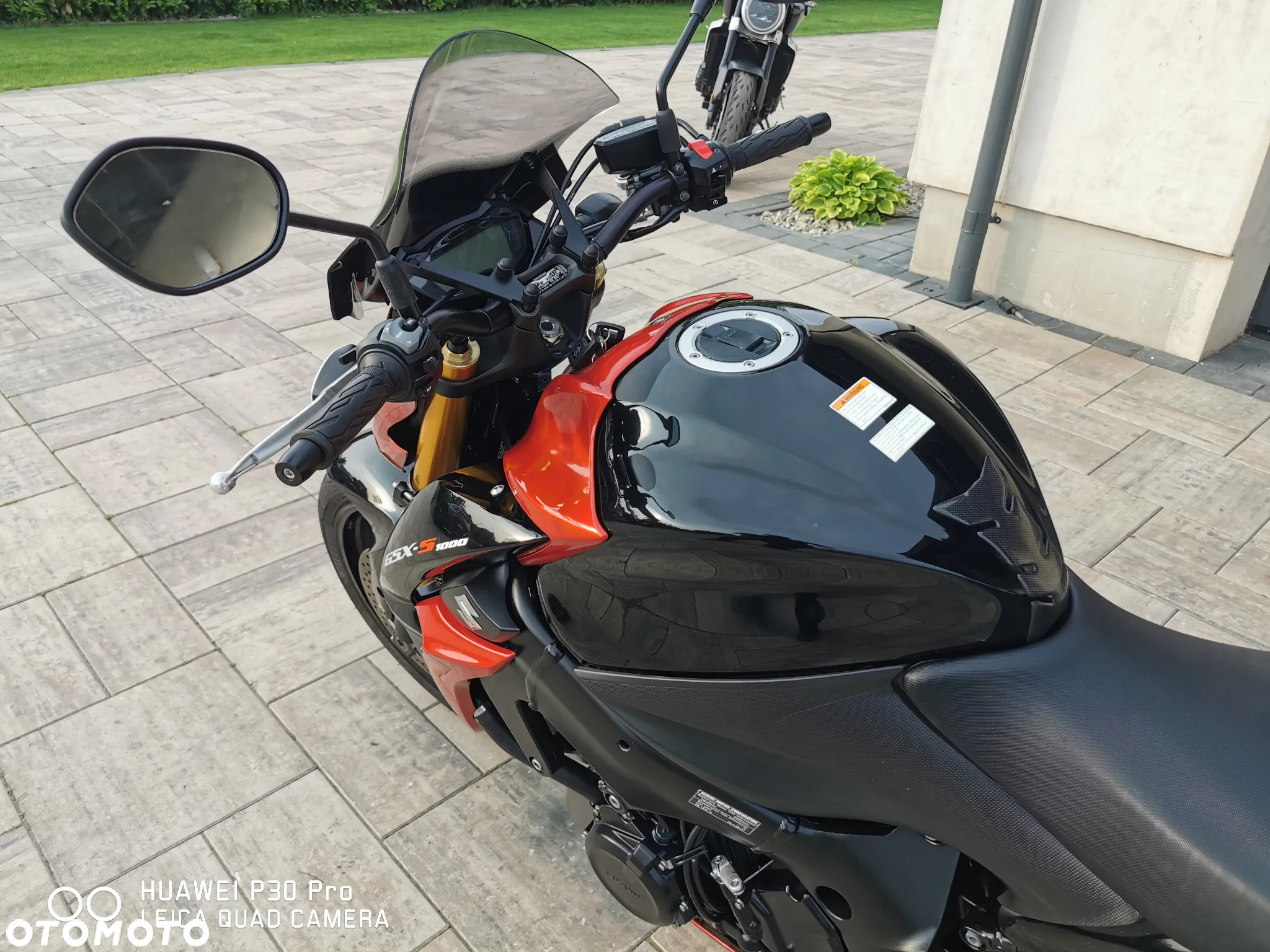 Suzuki GSX - 24