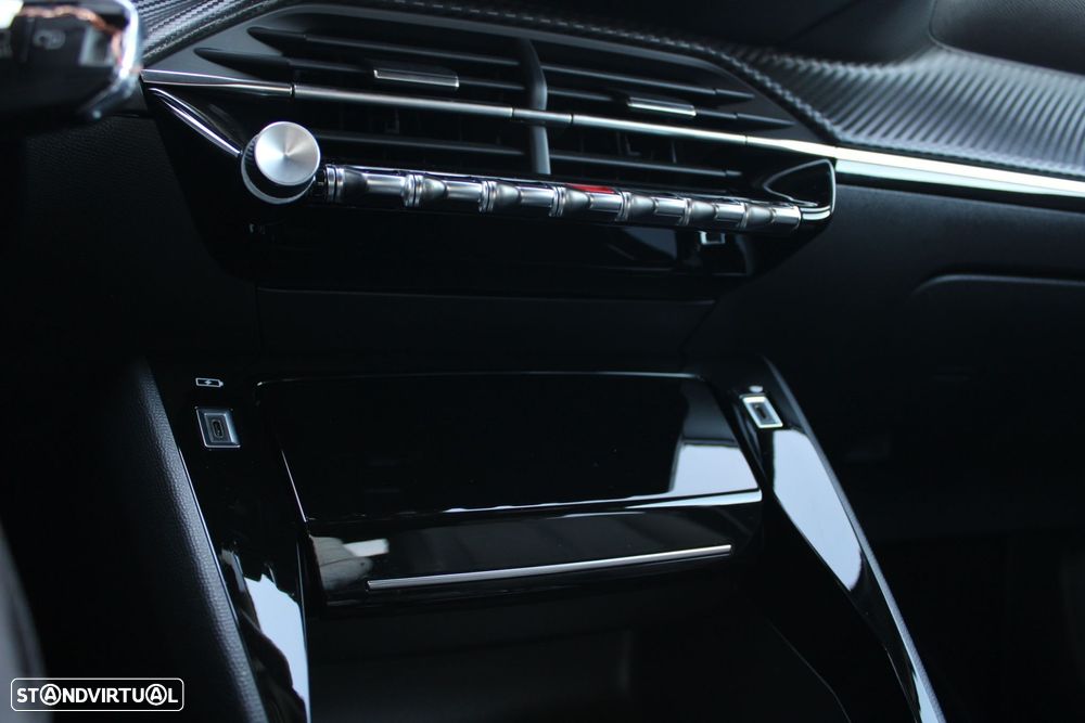 Peugeot 2008 1.2 PureTech Allure Pack EAT8 - 24