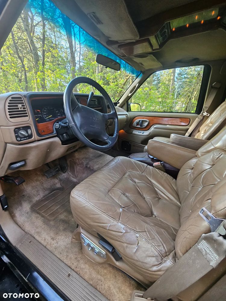 Chevrolet Suburban - 6